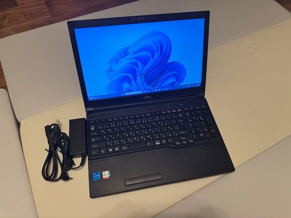 ☆美品☆富士通 LIFEBOOK A5511G 第11世代i5-1145G7 8GB 512GB