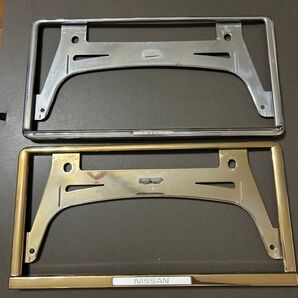 日産 純正 ナンバーフレーム ゴールド1