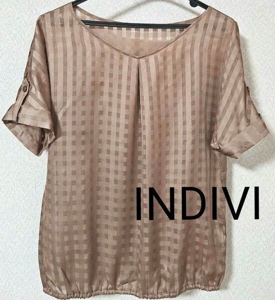 【新品】INDIVI 半袖シアーブラウス ゆったりめ キャメル ワールド 上質【フォロー割可】