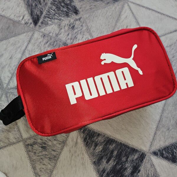 正規品 美品 PUMA ロゴ入り シューズケース 赤 レッド プーマ 上履き入れ シューズバッグ 靴袋