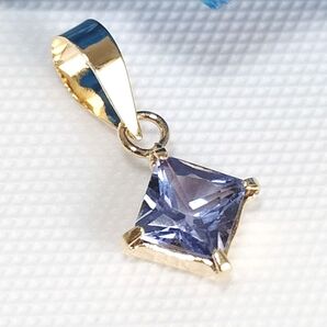 新品K18イエローゴールド天然石タンザナイトペンダントトップ 0.35CT