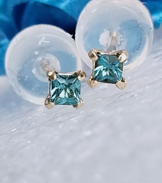 新品K18イエローゴールド天然石インディゴライトピアス 計0.08CT 2番