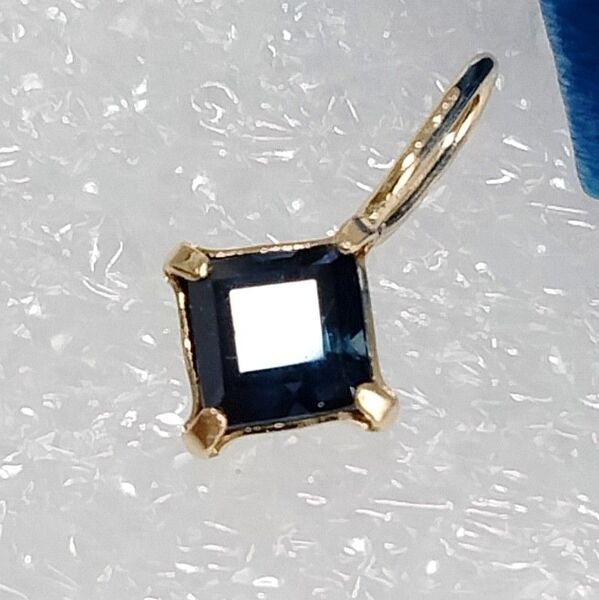 新品K18イエローゴールド天然石サファイヤ ペンダントトップ 0.2CT 1番