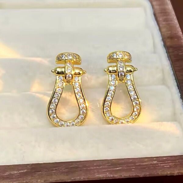 高級 CZ ダイヤモンド ホースシュー パヴェ ピアス ゴールド シンプル 高見え ジュエリー ブランド 馬蹄 キラキラ 結婚式