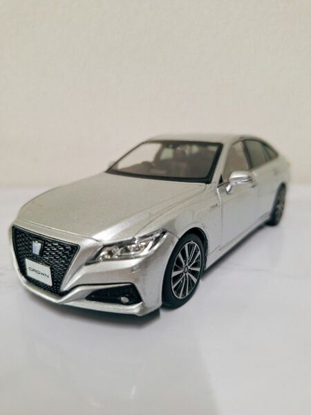 トヨタ クラウン ミニカー シルバー