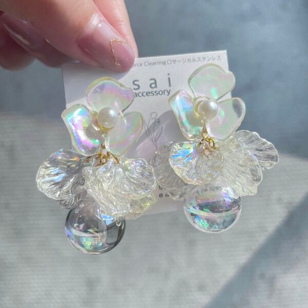 クリア オーロラ フラワー 花びら ガラスドーム ピアス イヤリング 水 大ぶり 揺れる ブライダル パール お呼ばれ シャボン玉