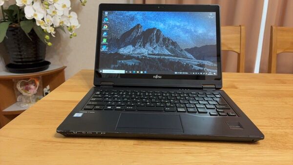 軽量薄型☆富士通 P727 Core i5 7300U 8GB / SSD128