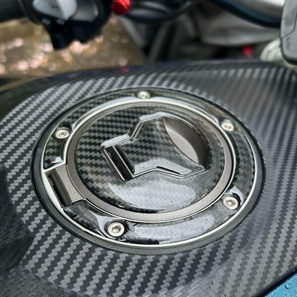 バイク用 傷防止シール タンクキャップパッド ホンダ2 レブル250等カーボン調 タンクキャップ用シール