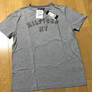 送料込　新品　トミーヒルフィガー Lサイズ　半袖Tシャツ　グレー　メンズ　男性　トップス