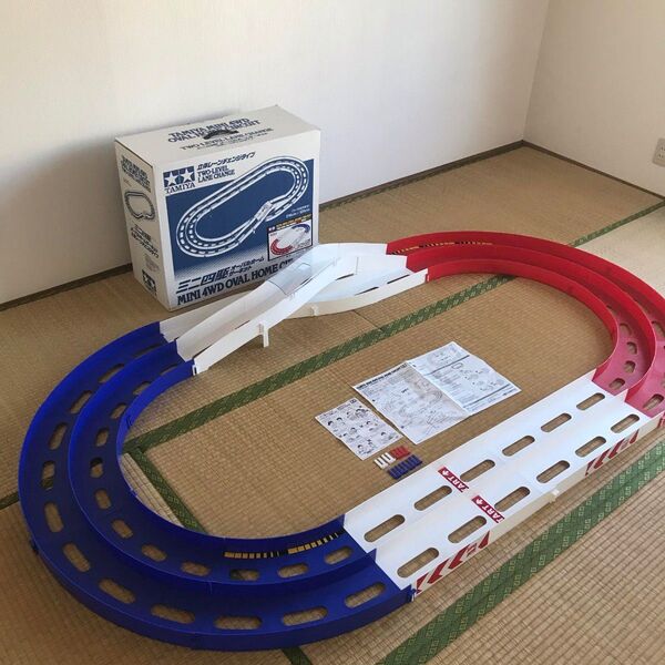タミヤ ミニ四駆 オーバルホームサーキット 立体レーンチェンジタイプ