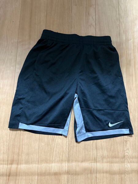 Nike Dri-FIT ブラック ハーフパンツ Lサイズ160