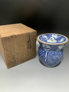 茶道　平安春峰造　青華　水指　共箱　蓋唐草仙人山水　陶器　高さ15cm