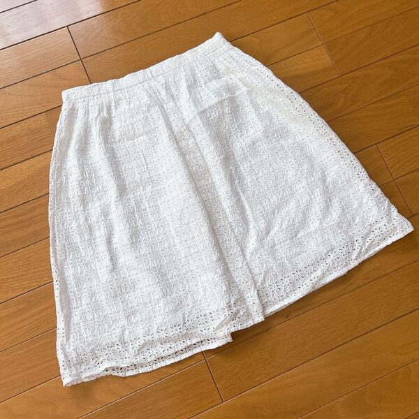 ホワイトフレアスカート 膝丈刺繍入り レース 白 春夏 ユニクロ UNIQLO カットレース 綿 女子アナ