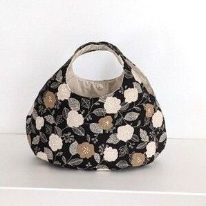 黒地 花柄 丸底 ころりんバック ハンドメイド 丸いバック 軽いバック