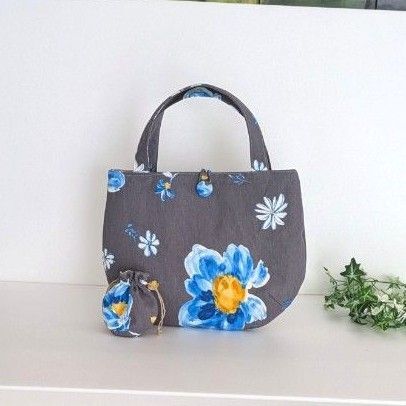 北欧調 ブルーフラワー 花柄 ラウンドトートバッグ&ミニ巾着ポーチ ハンドメイド