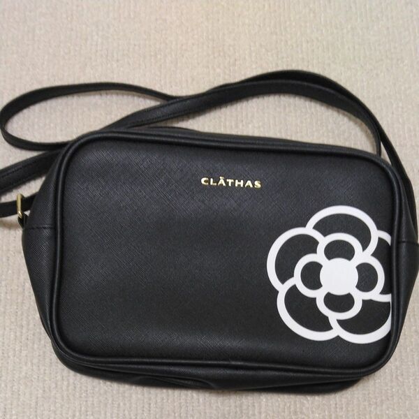 【未使用品】CLATHAS ブラック ショルダーバッグ 長さ調整 バッグ 黒 ホワイト ゴールド ファスナー フラワー