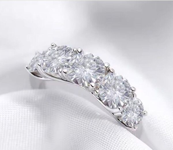 未使用 モアサナイト エタニティリング 5石 3.6ct ケース付き8号 リング 指輪