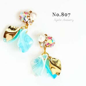 【807】ハンドメイドピアスイヤリングピアス大ぶりアクアブルーフラワーピアス花びら水色揺れる海浴衣
