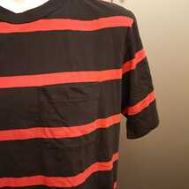 ★【美品】H&M　LOGG Tシャツ　ボーダー　赤黒　トップス_画像6