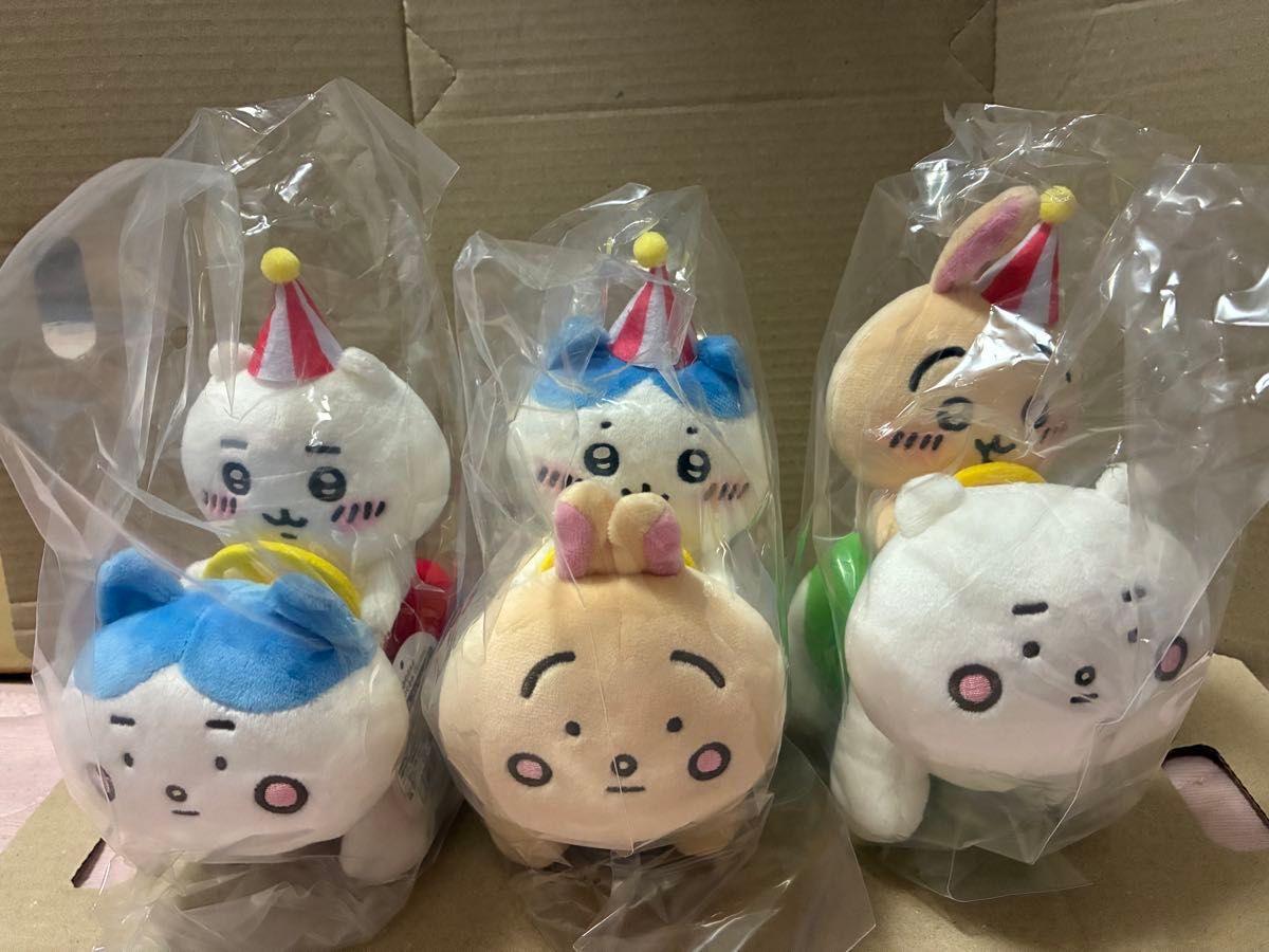 ちいかわ　なかよし　うさぎ　ぬいぐるみバッジ　非売品　ノベルティ　ぴーぽぽ ちいかわ観光 なかよしぬいぐるみバッジ(サングラスと日焼け