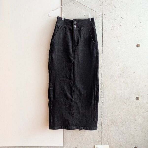 AZUL BY MOUSSY バックスリットデニムタイトスカート ブラック