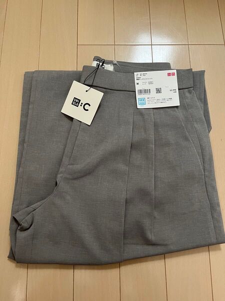 M ユニクロ ユニクロC 感動タックワイドパンツ