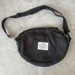 【美品】ショルダーバッグ ブラック|軽量&大容量!アウトドア・旅行・フェスにも◎
