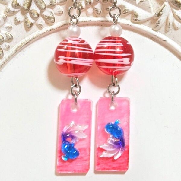【金魚の風鈴ピアス赤×青】ハンドメイド ビーズ 夏ピアス イヤリング 浴衣 夏祭り 花火