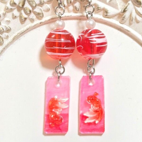 【金魚の風鈴ピアス赤×赤】ハンドメイド ビーズ 夏ピアス イヤリング 浴衣 花火 夏祭り