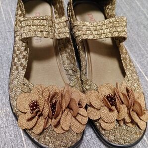 レディース フラットシューズ ゴールド ラメ 花飾り 23cm
