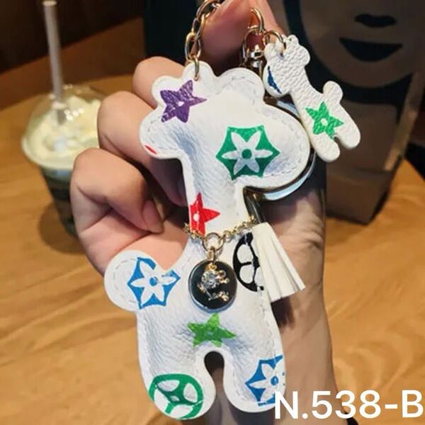 【新品N.538-B】1点を選んで キリンキーホルダーPUレザーペンダント軽量ファッション キーホルダーアクセサリークリエイティブ