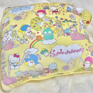 アベイル いちご新聞 背当て クッション サンリオ 黄色 ハロー キティ