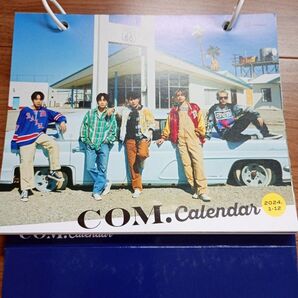 COM.2024年卓上カレンダーコムドット