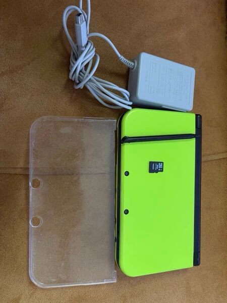 ニンテンドー3DS LL 本体 ライムグリーン 充電器 クリアケース SDカード付き
