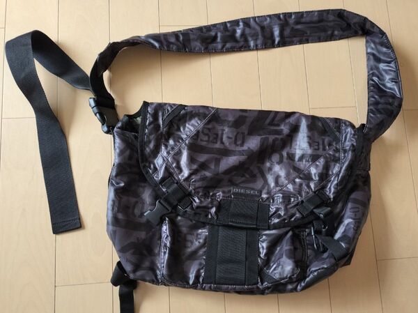 DIESEL ショルダーバッグ ロゴプリント ブラック系