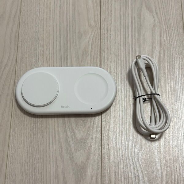 【美品】Belkin 2 in 1 Qi2ワイヤレス充電器 WIZ021qcWH