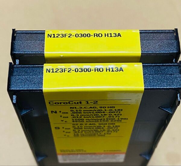 サンドビック コロカット2 突切り・溝入れチップ N123F2-0300-R0 H13A 2箱