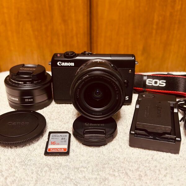 美品 Canon EOS M100 ミラーレス一眼カメラ ダブルレンズキット