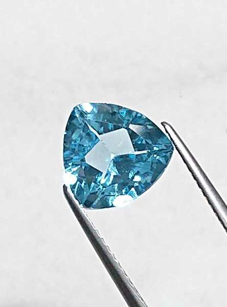 ブルートパーズ 3.93ct トリリアント ルース ちょいキズ (LA-3007)