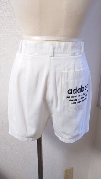 adabat(アダバット)レディースゴルフウェア (ポケットのホワイトショートパンツ)サイズ