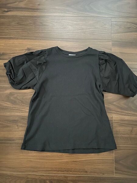 LOWRYS FARM 黒 パフスリーブ Tシャツ