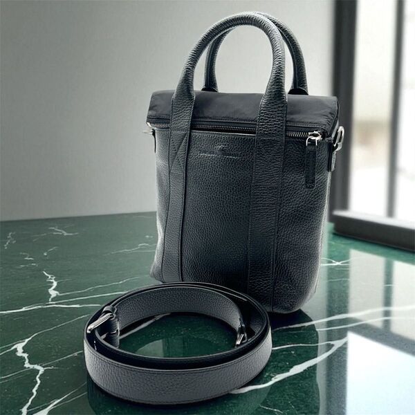 エンポリオアルマーニ EMPORIO ARMANI ショルダーバッグ ハンドバッグ レザー 2way 黒 肩掛け可 斜め掛け可