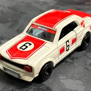 トミカ 日産スカイライン 2000GT-R レーシング ミニカー 赤白