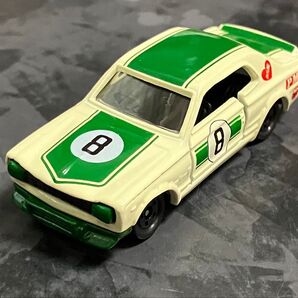 日産スカイライン 箱スカ2000GT-R レーシング ミニカー 白緑