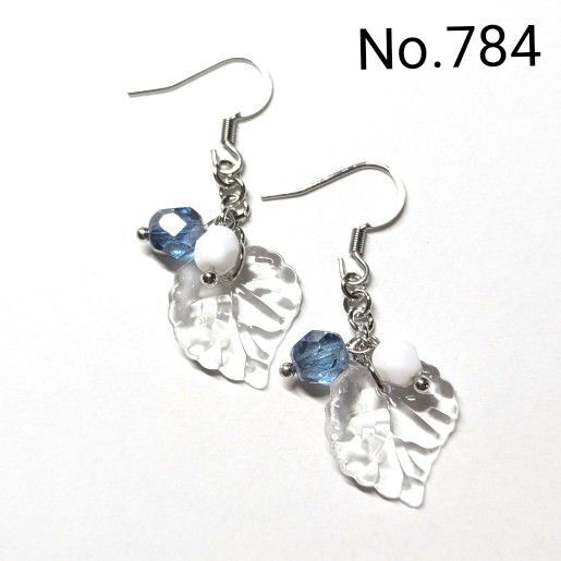 No.784 ハンドメイドピアス イヤリング 樹脂ピアス 花びらクリアパーツ チェコビーズ モンタナラスター チョークホワイト