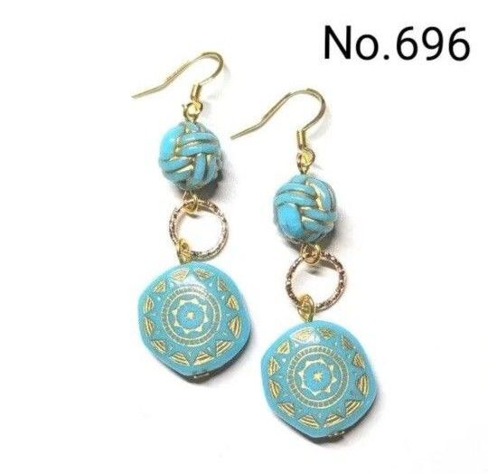 No.696 ハンドメイドピアス イヤリング 樹脂ピアス アンティーク調ビーズ ターコイズカラー ゴールド アクセサリー