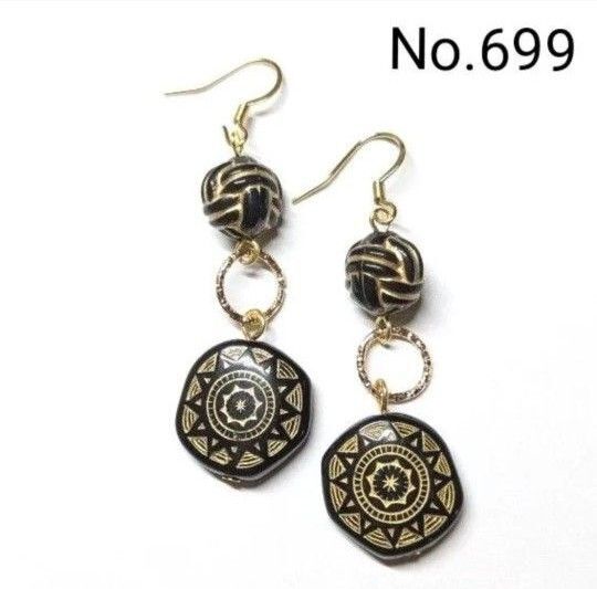 No.699 ハンドメイドピアス イヤリング 樹脂ピアス アンティーク調パーツ ブラック ゴールド アクセサリー