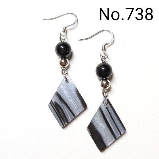 No.738 ハンドメイドピアス イヤリング 樹脂ピアス アクリルパーツ 変形 模様 ブラック シルバー アクセサリー