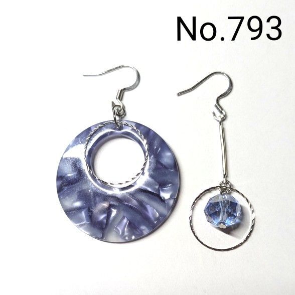 No.793 ハンドメイドピアス イヤリング 樹脂 アクリルパーツ丸 ブルー模様 多面カットガラスビーズ クリアブルー シルバー