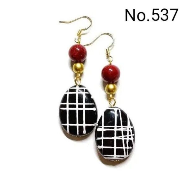 No.537 ハンドメイドピアス イヤリング 樹脂ピアス アクリルパーツ ブラック ホワイト レッドマーブル ゴールド
